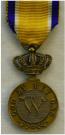 Keerzijde van de Eremedaille verbonden aan de Orde van Oranje-Nassau in brons. In originele cassette. 