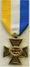 Officierskruis voor XV-jaar Trouwe Dienst als officier, bijgenaamd 'Jeneverkruis'. Verguld zilver. Maker: Van Wielik Den Haag. Prijs: .55,-