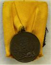 Medaille voor Trouwe Dienst bij de Koninklijke Landmacht. Brons, 12 jaar. Periode: Juliana, diameter 27mm. Militair opgemaakt. Prijs: .25,-