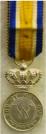 Eremedaille Orde van Oranje Nassau met de zwaarden in zilver draagminiatuur, diameter 16,2mm. Prijs: .70,-