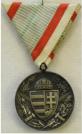 Hongarije: Herinneringsmedaille 1914-1918, ook wel Pro Deo et Patria. Ingesteld in 1919. Versie voor combattanten. Aan driehoekig opgemaakt lint. Prijs: .25,-