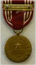 Keerzijde van USA: Army Good Conduct Medal, ingesteld in 1941. Slot brooch. Op de keerzijde gedateerd: Nov. 68. Periode Vietnamoorlog. Ontwerp van J. Kiselewski. Prijs: .