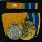 Spang bestaande uit Trouwe Dienst Marine in zilver (24 jaar) en Marinemedaille. Inclusief batons. Prijs: .125,-