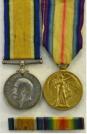Groot-Brittanni: Set British War Medal en Victory Medal WO1. Beide op naam van: 350816 Pte. L. Boardman, Durham Light Infantry. Enlisted 04-12-1915, discharged 20-08-1918 (wounds). Inclusief batonspang. Prijs: .95,-