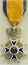 Ridder in de Orde van Oranje Nassau. Zeldzame maker: Koninklijke Begeer. Zilver, ingesteld 1892. Inclusief cassette. Plus oorkonde op naam. Prijs: �.325,-