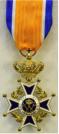 Keerzijde van de Officier in de Orde van Oranje Nassau, huidige uitvoering. Verguld zilver. In de originele cassette, inclusief rozet.