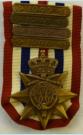 Ereteken voor Orde en Vrede met gespen 1946-1947-1948-1949. Ingesteld 1947. Ontwerp van Frans Smits. Opmaak: Fa. Tack Breda. Prijs: �.65,-