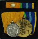 Spang bestaande uit Trouwe Dienst Marine in zilver (24 jaar) en Marinemedaille. Inclusief batons. Prijs: �.125,-